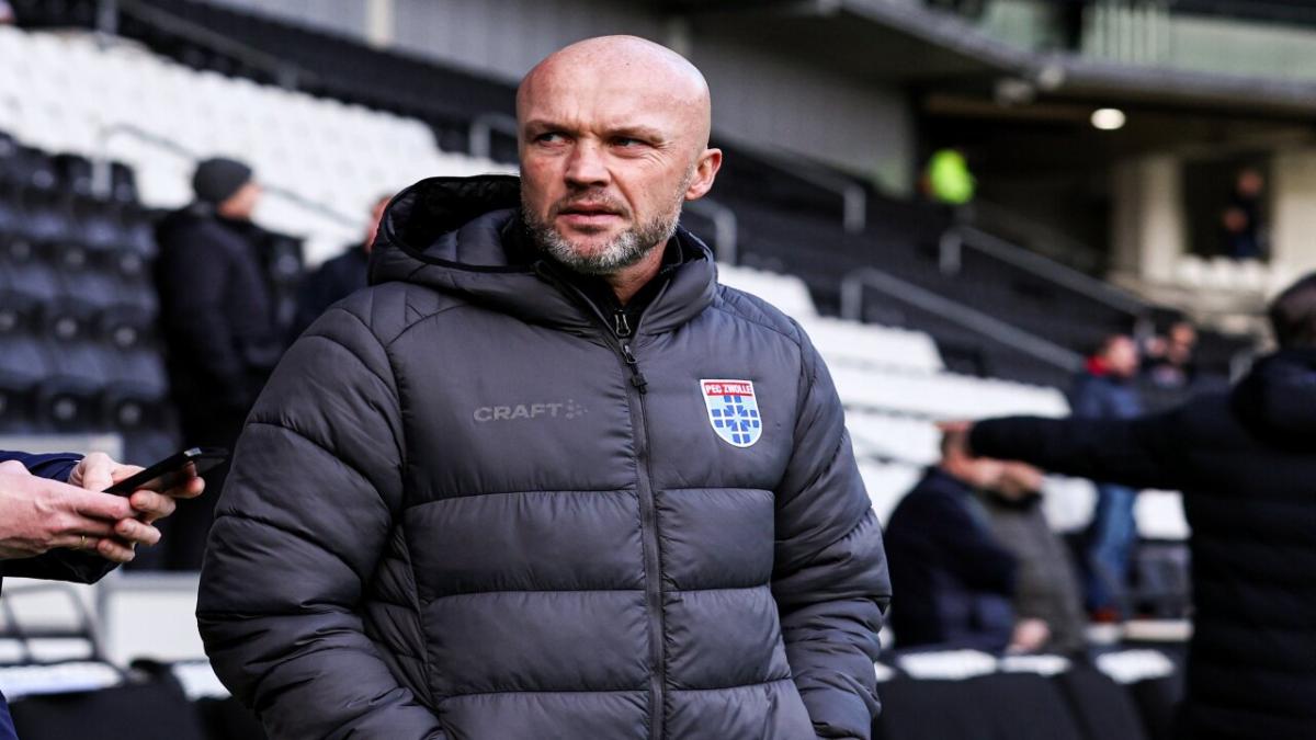 PEC Zwolle coach Dick Schreuder